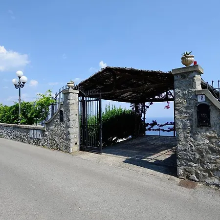 Miramare, Piscina E Parcheggio A *