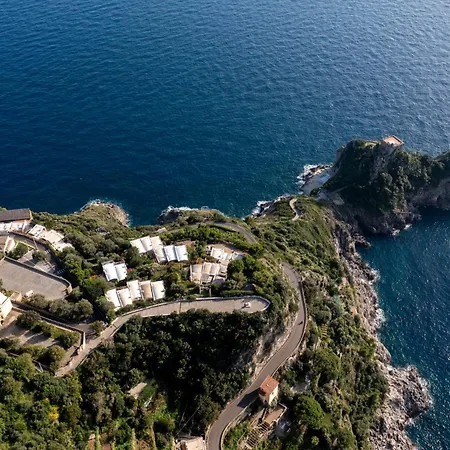 Miramare, Piscina E Parcheggio A *