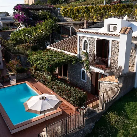ヴィラ Miramare, Piscina E Parcheggio A *