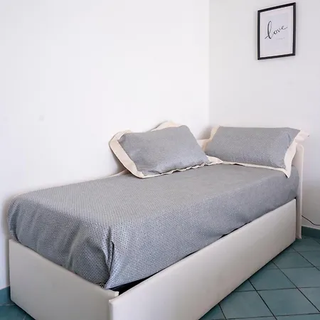 Miramare, Piscina E Parcheggio A *
