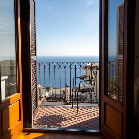 Miramare, Piscina E Parcheggio A