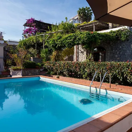 Willa Miramare, Piscina E Parcheggio A