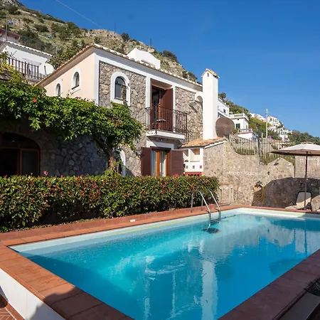 Miramare, Piscina E Parcheggio A *