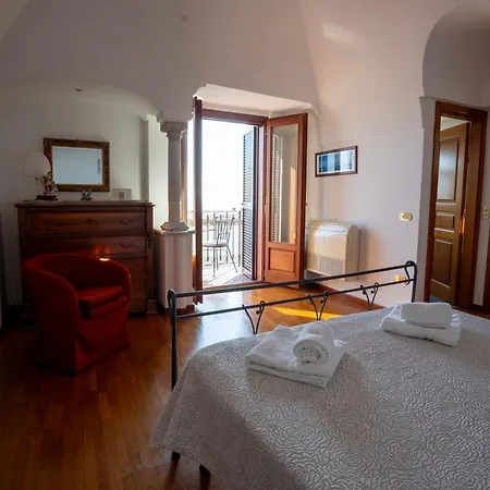Villa Miramare, Piscina E Parcheggio A
