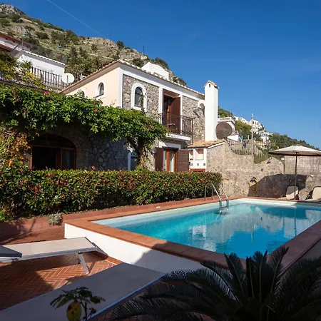 Villa Miramare, Piscina E Parcheggio A *