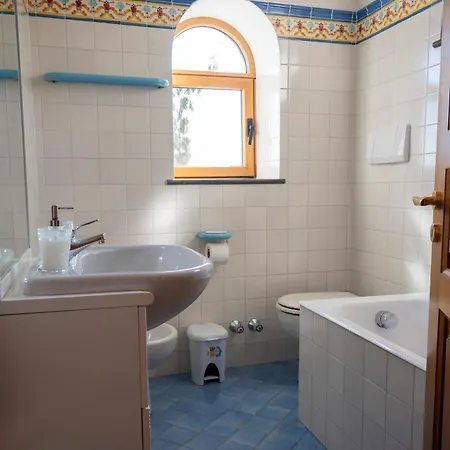 Miramare, Piscina E Parcheggio A