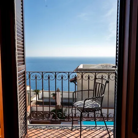 Miramare, Piscina E Parcheggio A Villa Conca dei Marini