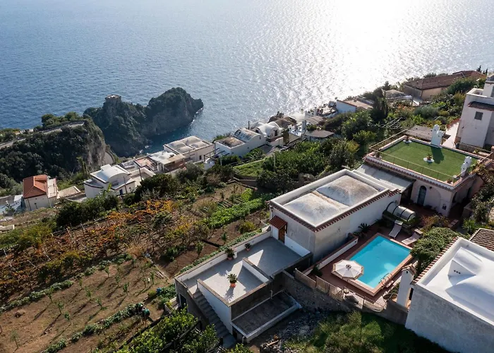 Miramare, Piscina E Parcheggio A Villa Conca dei Marini