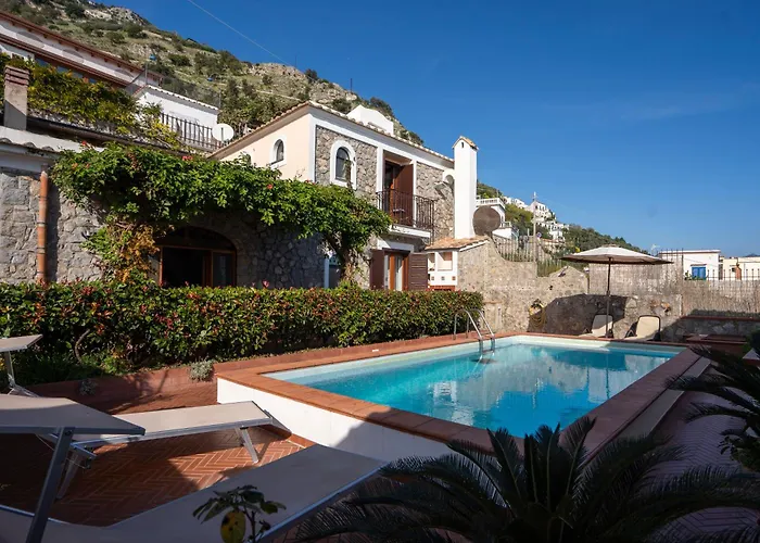 Villa Miramare, Piscina E Parcheggio A *